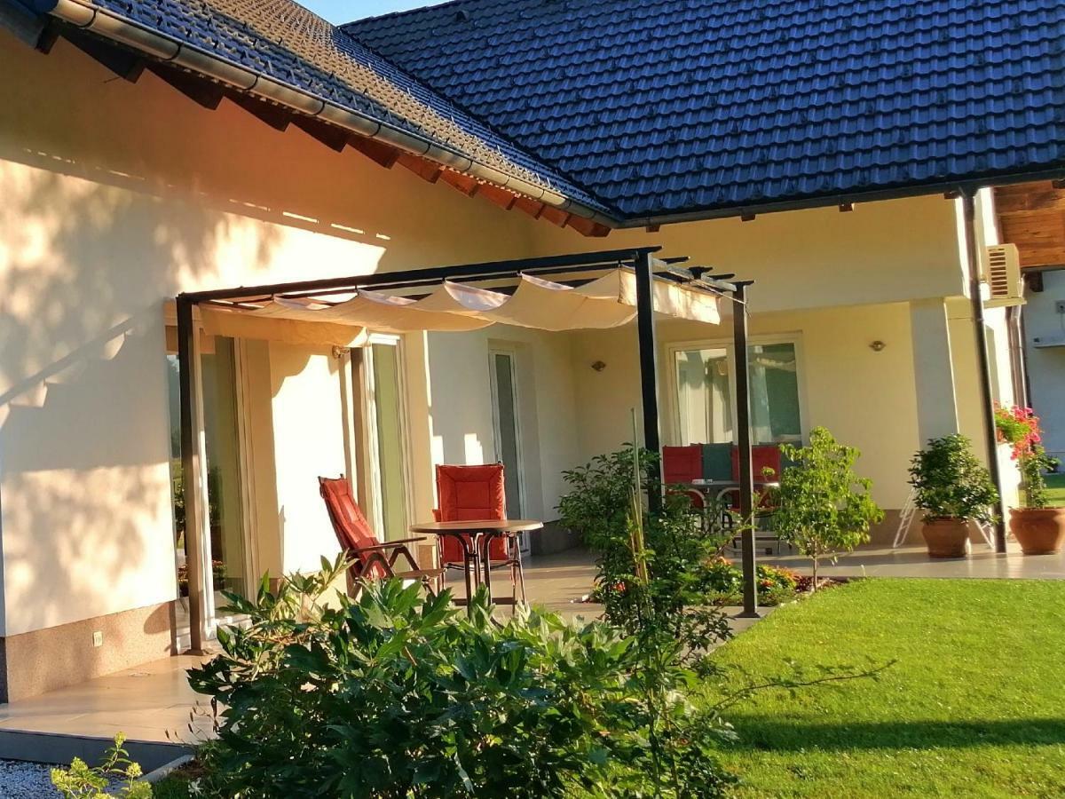Bed and Breakfast Sobe Meta Брезє Екстер'єр фото