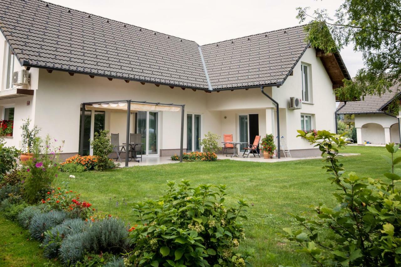 Bed and Breakfast Sobe Meta Брезє Екстер'єр фото