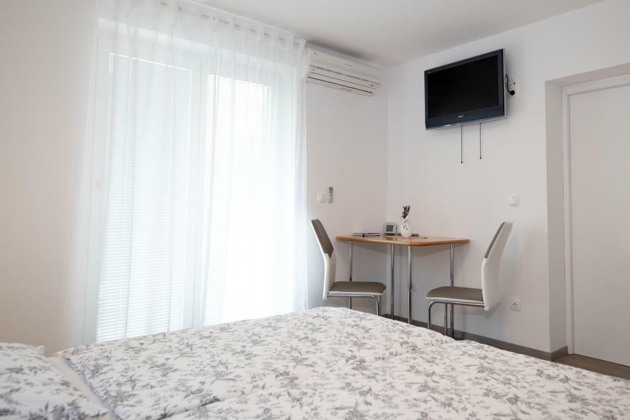Bed and Breakfast Sobe Meta Брезє Екстер'єр фото
