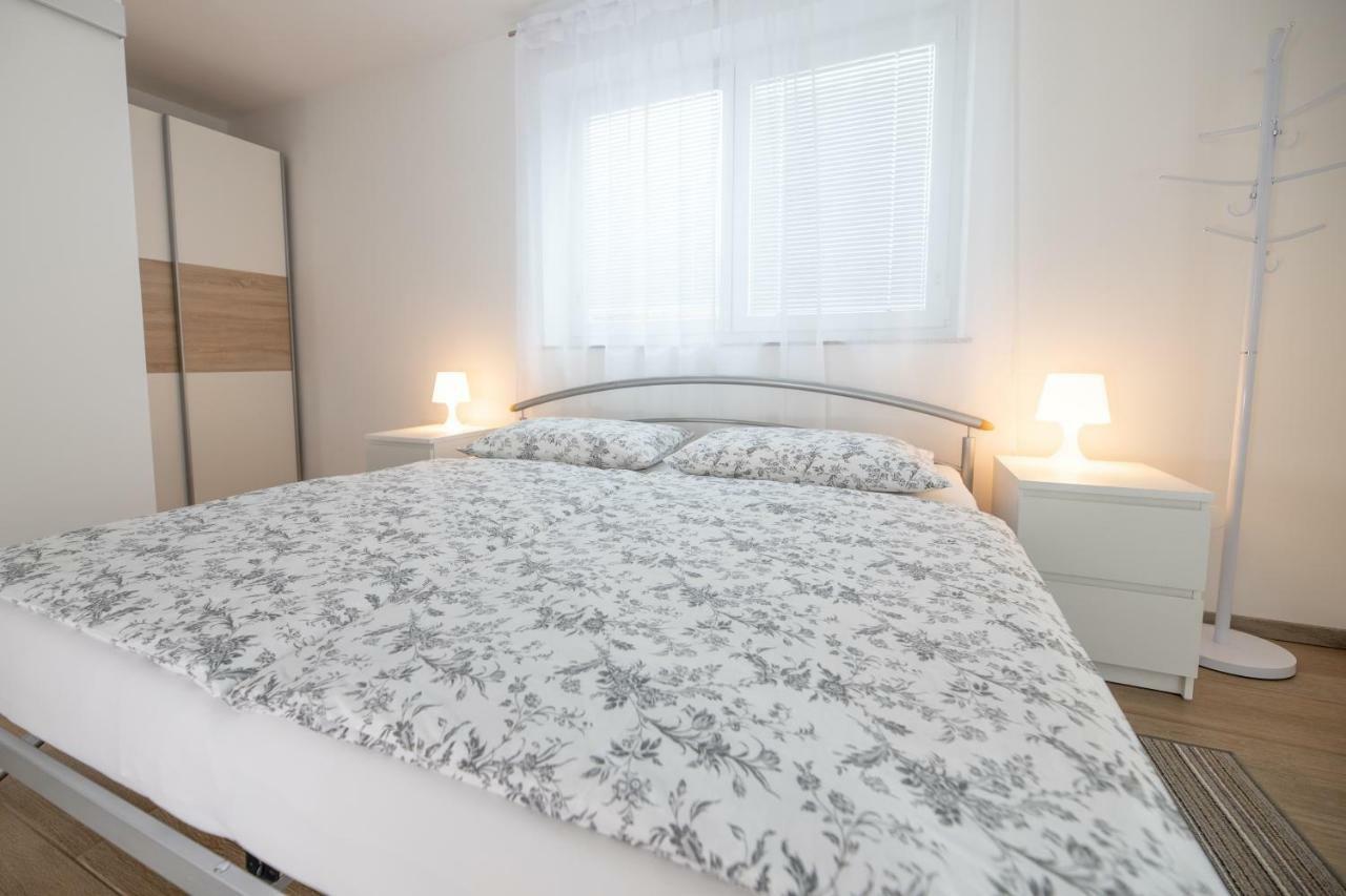 Bed and Breakfast Sobe Meta Брезє Екстер'єр фото